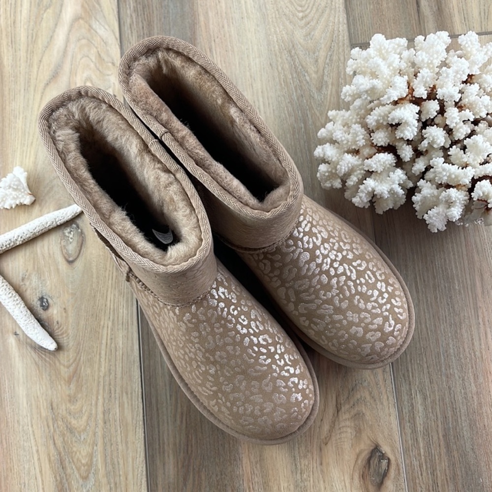 🌴🔆UGG- BROWN CLASSIC SHORT SNOW LEOPARD BOOTS🔆🌴 - Picture 14 of 16
